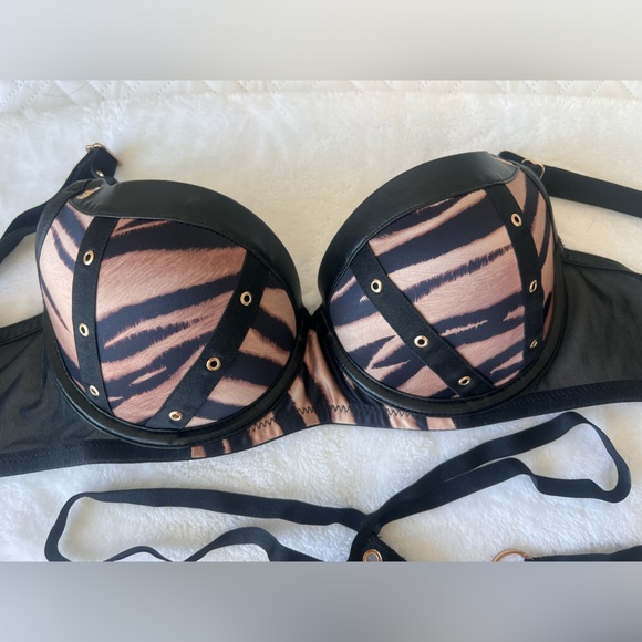 Honey Birdette 3 Piece Set - 32D bra XS Garter XS Thong - No Longer Sold Online - Picture 3 of 7